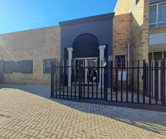 283  m² Commercial space