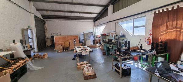 251  m² Commercial space