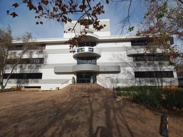 924  m² Commercial space