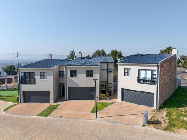 4 Bedroom Townhouse