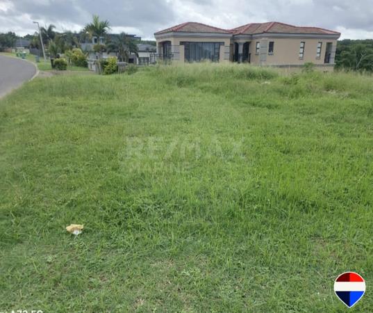1 050 m² Land