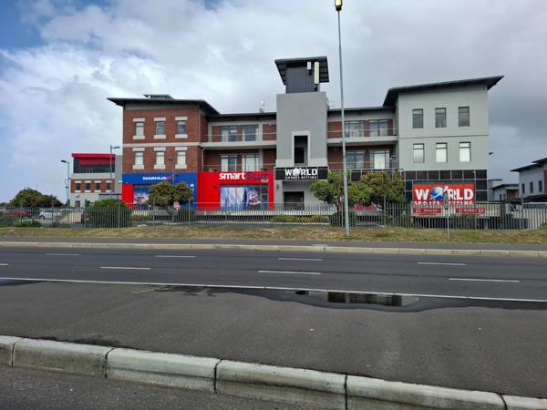 184  m² Commercial space