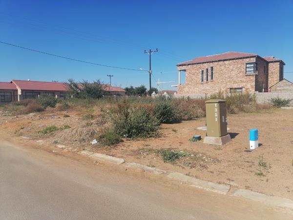 348 m² Land