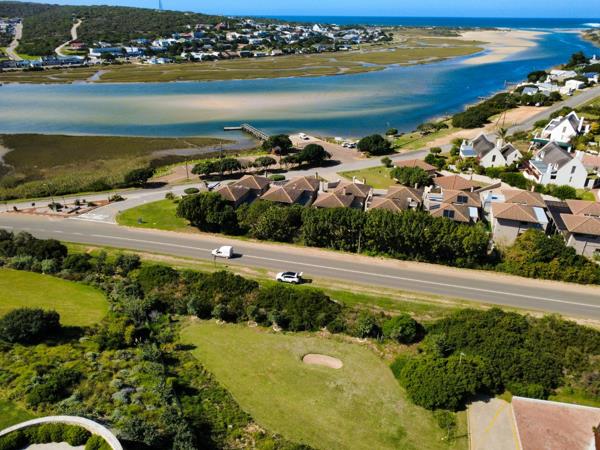 1 185 m² Land