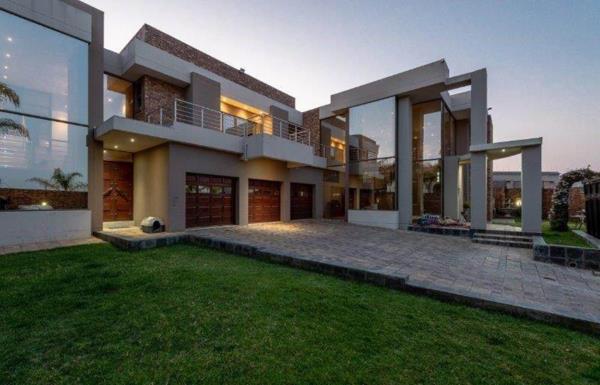 6 Bedroom House