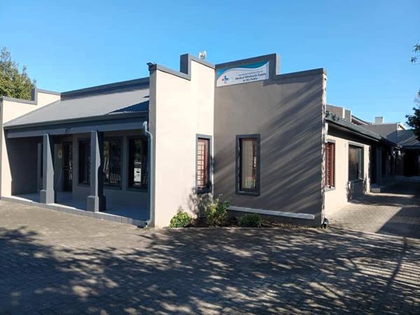 551  m² Commercial space