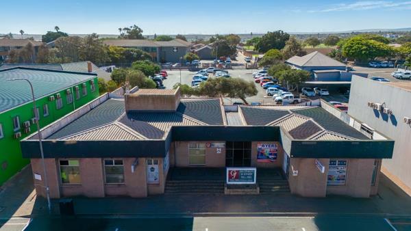 605  m² Commercial space