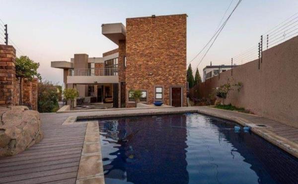 6 Bedroom House