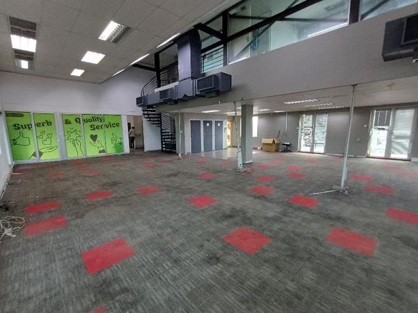 1 329  m² Commercial space