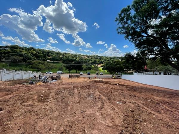 1 500 m² Land