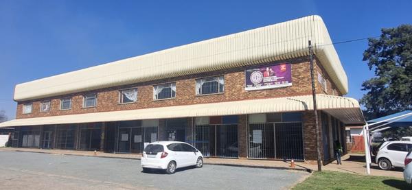 1 200  m² Commercial space