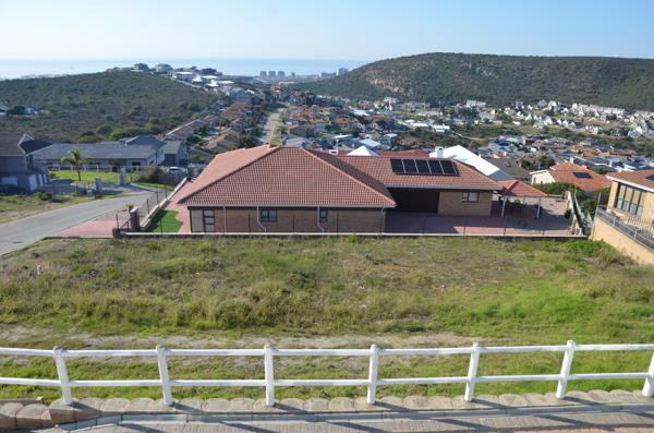 825 m² Land