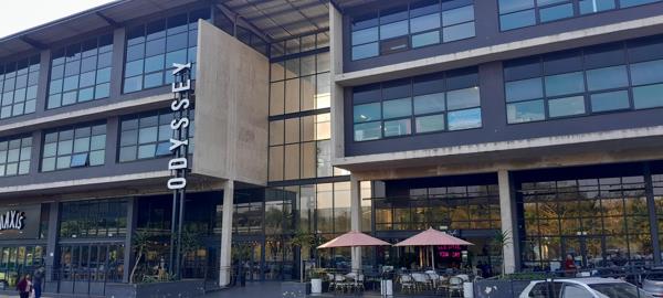 649.8  m² Commercial space