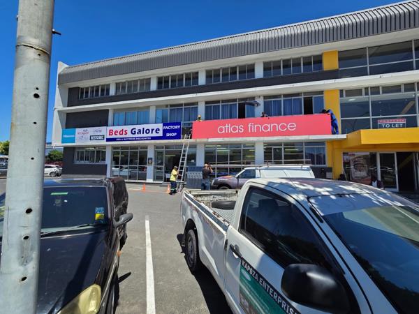 142  m² Commercial space