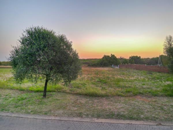 1 220 m² Land