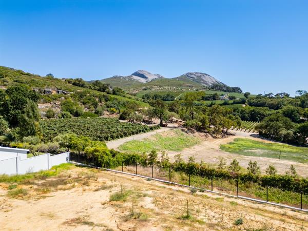 730 m² Land