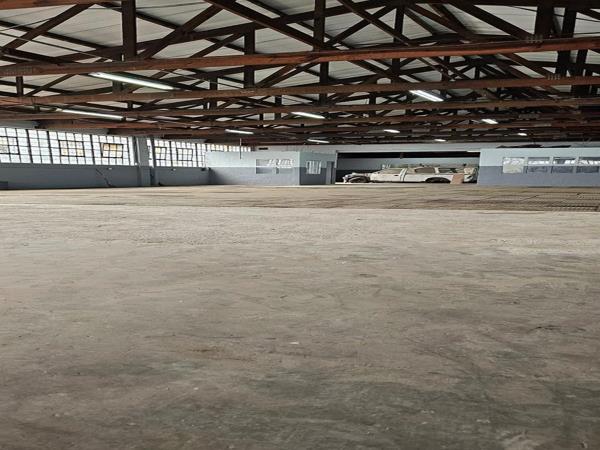 1 650  m² Commercial space