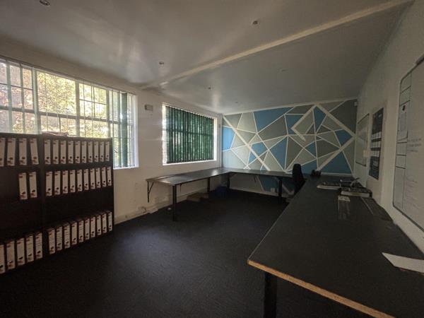 677  m² Commercial space