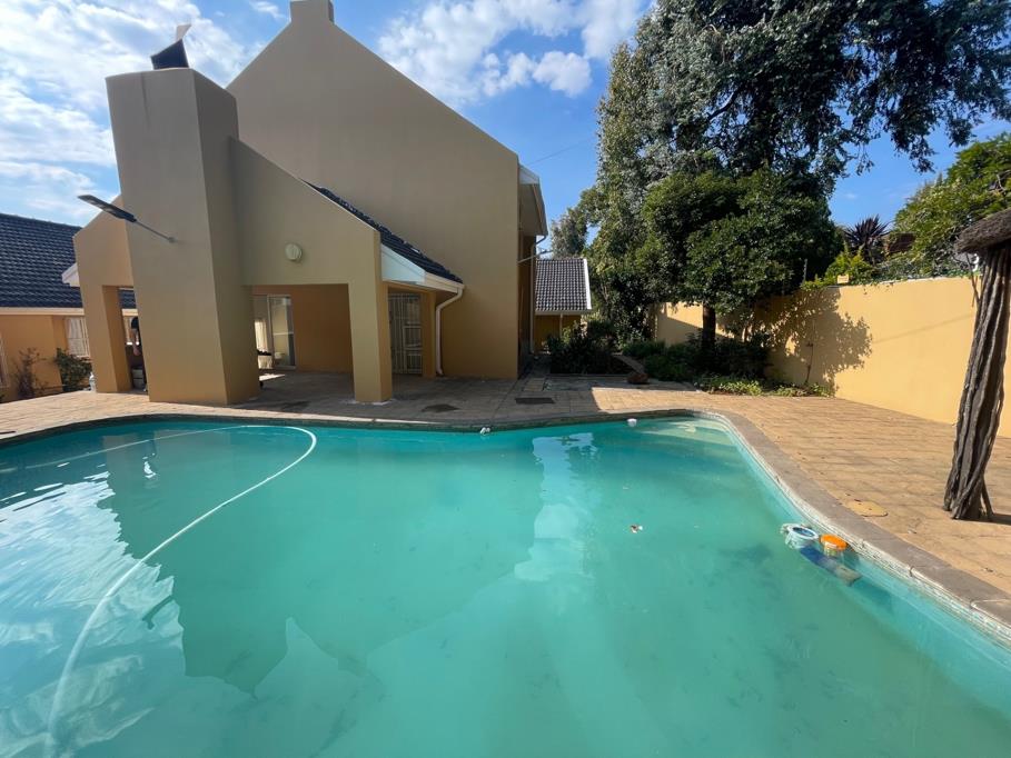 6 Bedroom House