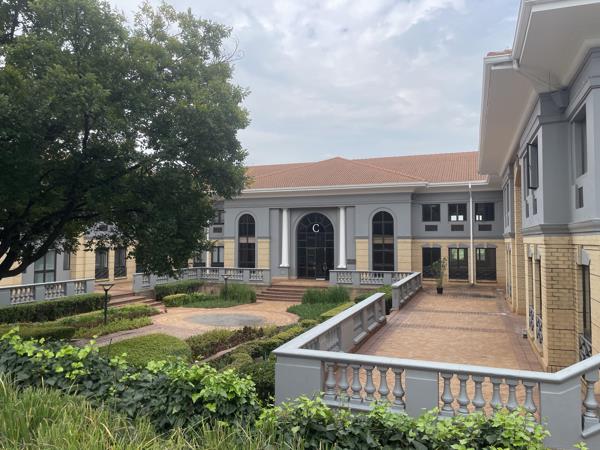 604  m² Commercial space