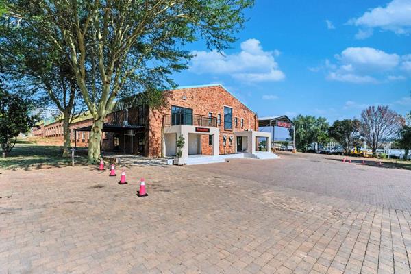 2 300  m² Commercial space