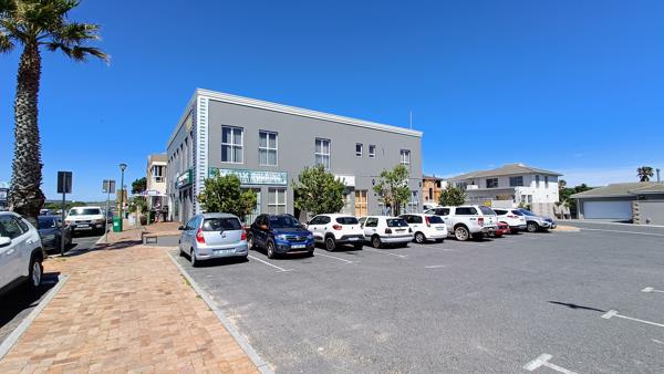 81  m² Commercial space