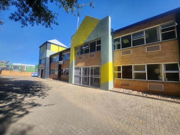 555  m² Commercial space