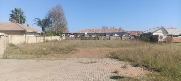 759 m² Land