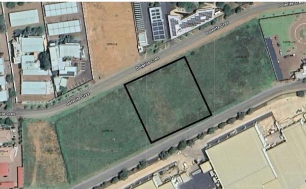 3 050 m² Land