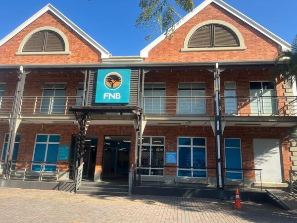 1 000  m² Commercial space