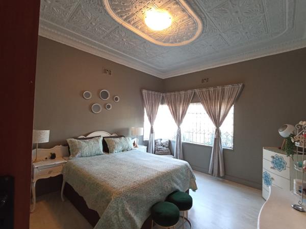 3 Bedroom HouseKensington - View 5