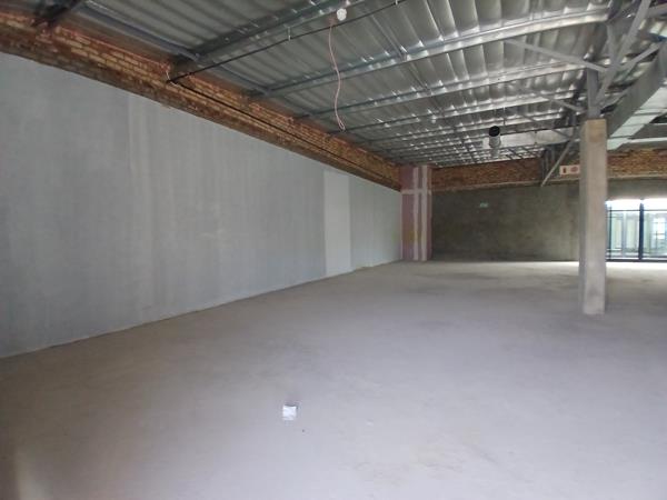 242  m² Retail Space