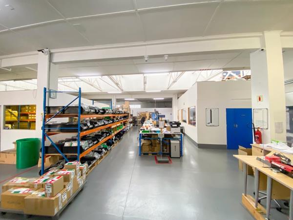 945  m² Industrial space