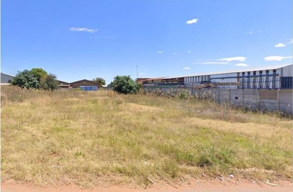 2 400 m² Land