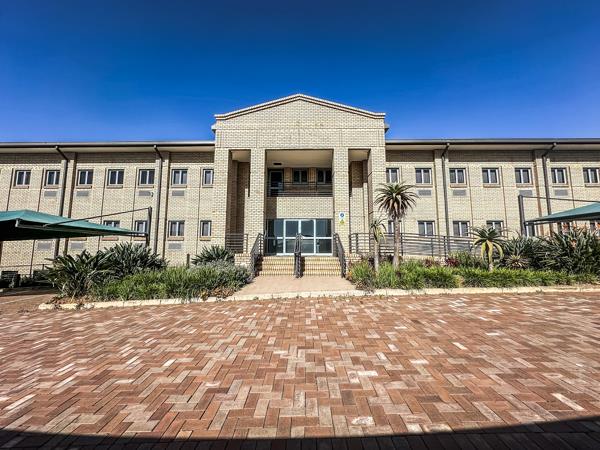 4 740.3  m² Commercial space