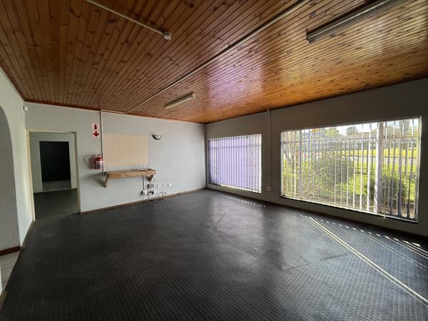 120  m² Commercial space