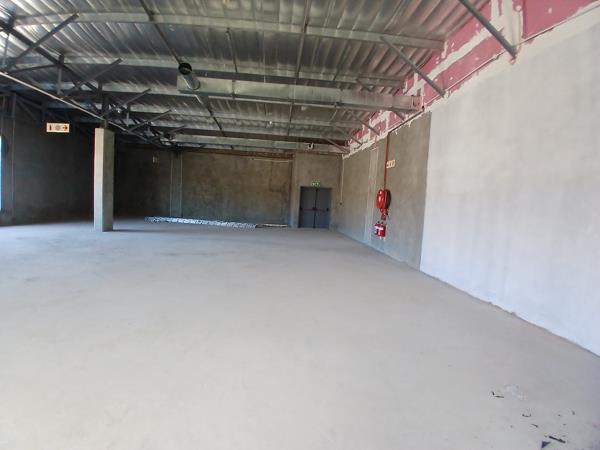 215  m² Commercial space