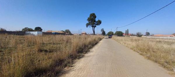 1 957 m² Land