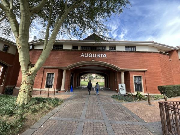 175  m² Commercial space