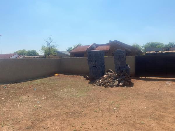 273 m² Land