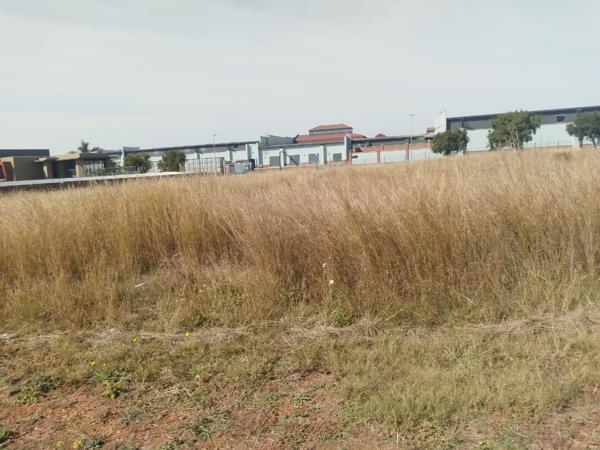 3 050 m² Land