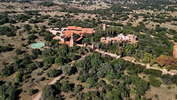 2 334  m² Commercial space