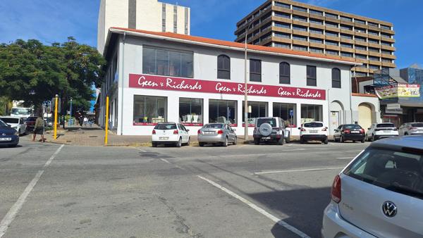 2 245  m² Retail Space