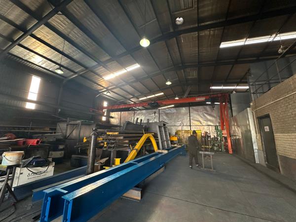 1 600  m² Industrial space