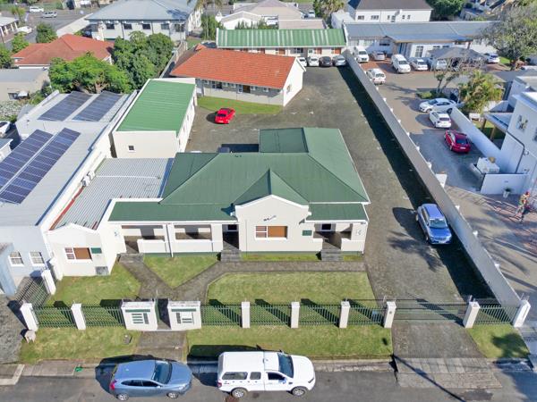 784  m² Commercial space