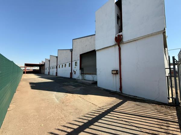 3 800  m² Industrial space