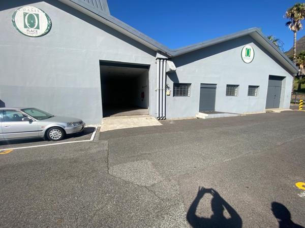 996  m² Commercial space