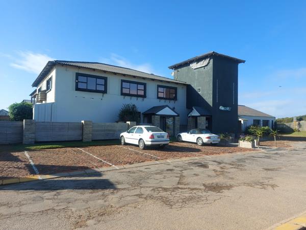 1 300  m² Commercial space