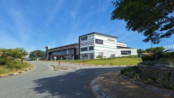 881 m² Retail Space