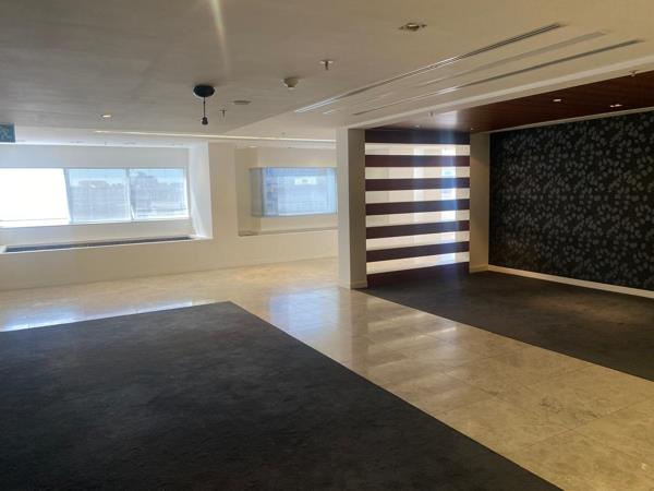 1 000  m² Office Space